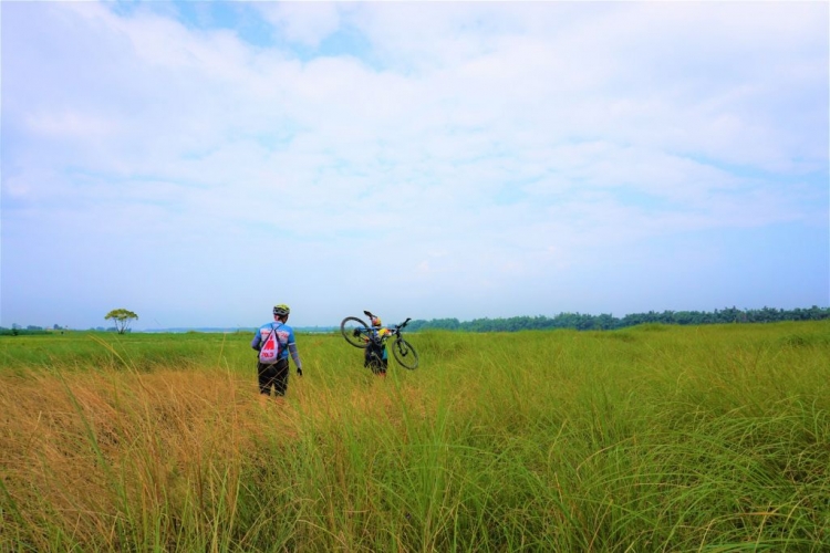 Tour đạp xe giữa hai nhánh sông Thu trải nghiệm cù lao Gò Nổi