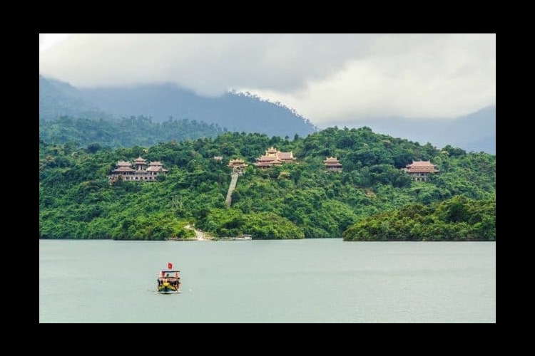 Thiền viện Trúc Lâm Bạch Mã - Vẻ đẹp tựa như bức tranh thủy mặc ở xứ mộng mơ